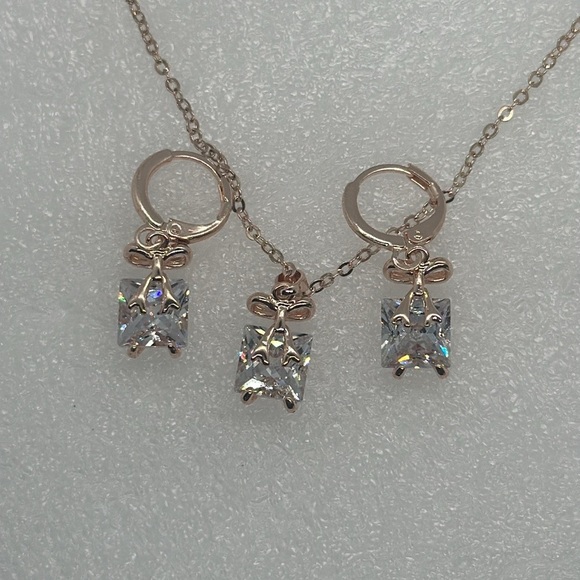 Elegant Rose Gold-Tone Cubic Zirconia Bow Necklace and Earrings Set - Picture 8 of 11